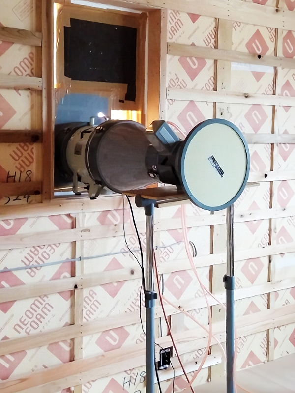 気密施工の様子